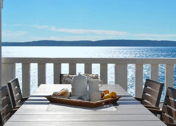 Wisibada Трогір